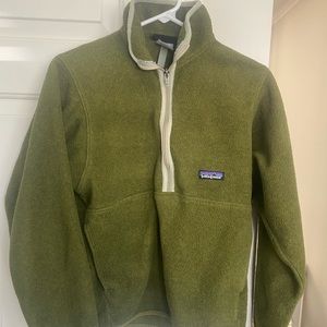 Patagonia army green pull over half zip